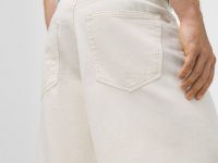 Шорты-бермуды, Белый