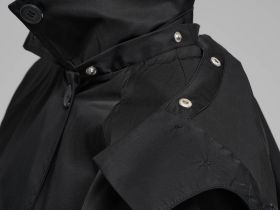 Ветровка со съемным капюшоном