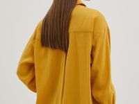 Блузка с воротником-стойкой и нагрудными карманами