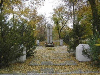 Братская могила советских воинов, погибших в период Сталинградской битвы