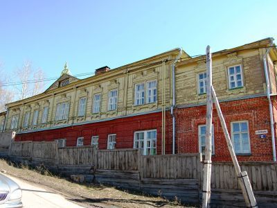 Здание женского отделения школы и квартира И. Я. Яковлева