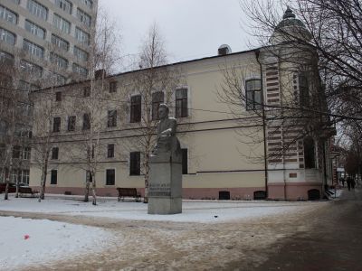 Памятник А.Д. Цюрупе