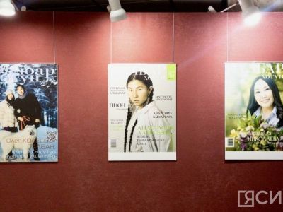 В Якутске открылась фотовыставка к 30-летию журнала «Далбар Хотун»