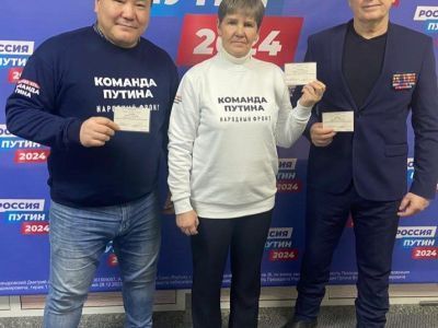 Трое якутян получили удостоверения доверенных лиц Владимира Путина