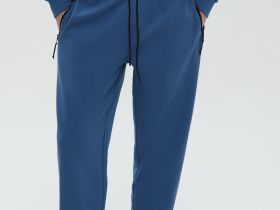 Спортивные брюки зауженного кроя на резинке