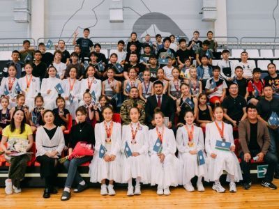 Школьники Якутска встретились с Героем России Филиппом Евсеевым