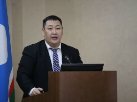 В парламенте Якутии обсудили проблемы и перспективы государственных и официальных языков