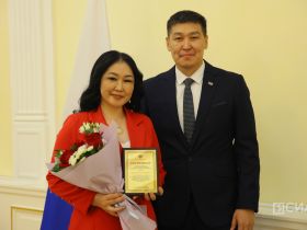 Государственные награды вручили педагогам Якутии