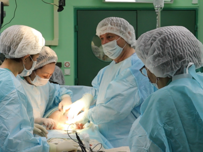 Ведущий акушер России провёл показательные операции кесарева сечения в Якутске
