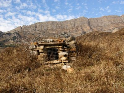 Склеп полуподземный № 2 в селении Пялинг