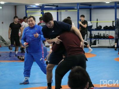Борцы Якутии и стран Азии готовятся к матчевым встречам к 75-летию Александра Иванова