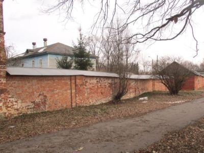 Западная стена ограды