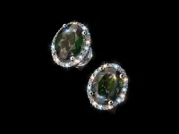 Пусеты из белого золота с хромдиопсидами э4754пс11210402