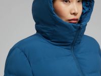 Утепленное пальто с капюшоном