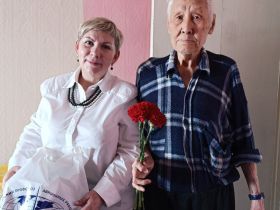 Авиакомпания «Якутия» поздравила ветеранов Великой Отечественной войны с Днём Победы