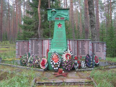 Братское кладбище воинов Советской Армии, погибших в 1944 г.