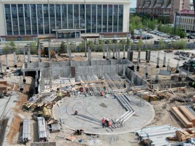 Бригада из Китая приступила к шефмонтажу фонтана на площади Ленина в Якутске