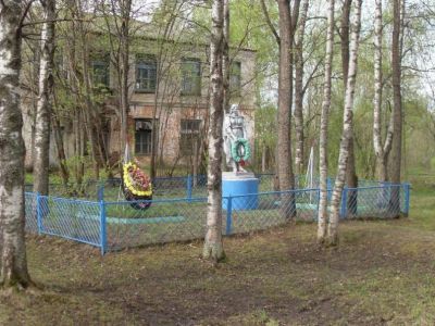 Две братские могилы воинов Советской Армии, погибших в период Великой Отечественной войны 1941-1945 гг.