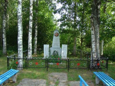 Братская могила воинов Советской Армии, погибших в 1944 г.