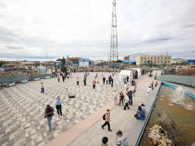 Глава Якутии осмотрел новую набережную в селе Ытык -Кюель