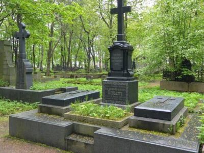 Могила Посьета К.Н. (1819-1899), ученого-артиллериста