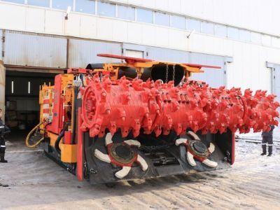 На шахте «Инаглинская» введен в эксплуатацию новый комбайн фронтального действия