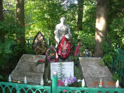 Братская могила № 15, бетонный обелиск