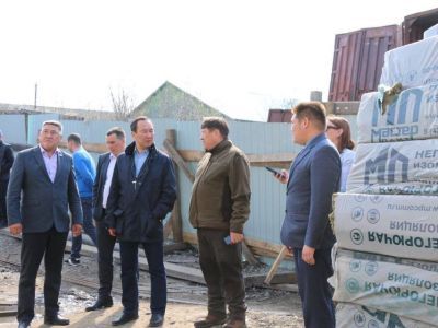 Глава Якутии проверил ход переселения граждан из аварийного жилья в Абыйском районе