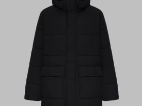 Утепленная куртка с капюшоном