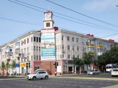 Дом жилой с торговыми помещениями