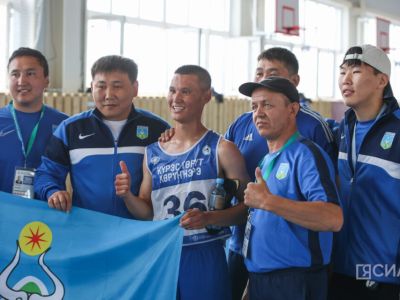 Георгий Софронов установил рекорд Игр Манчаары по прыжкам через нарты в Якутии