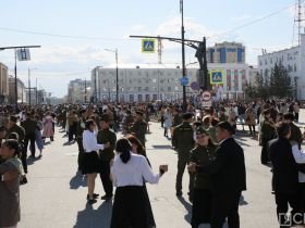 5,5 тысяч пар станцевали вальс Победы в Якутске