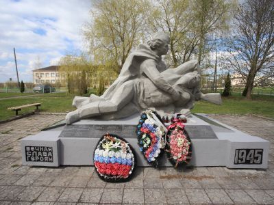 Братская могила советских воинов, погибших в январе 1945 года