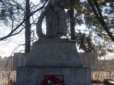 Братская могила воинов Советской Армии, погибших в 1941 - 1943 гг.