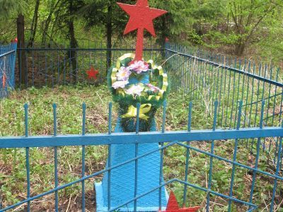 Братская могила советских воинов, погибших в боях с фашистскими захватчиками