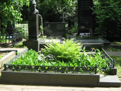 Могила Ванина Василия Васильевича (1898-1951)