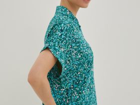 Блузка с коротким рукавом и отложным воротником