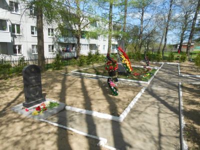 Братская могила воинов Советской Армии, погибших в боях с немецко-фашистскими захватчиками в период Великой Отечественной войны 1941-1945 гг.