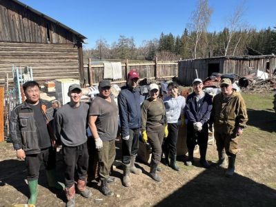 Команда Федерации профсоюзов Якутии провела субботник в Намском улусе