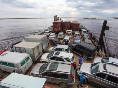 На реке Лене столкнулись два парома