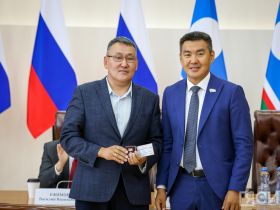 Госнаграды вручили журналистам Якутии в День национальной печати