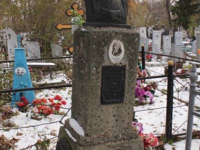 Надгробие на могиле Смирновых