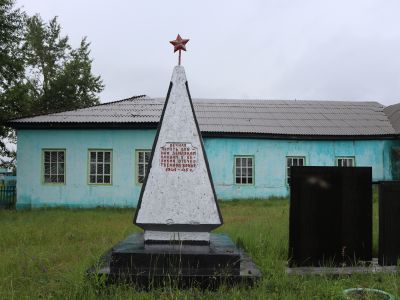 Памятник воинам-землякам, погибшим на фронтах Великой Отечественной войны