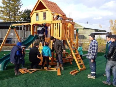 АЛРОСА установила новую детскую площадку в поселке Дорожный