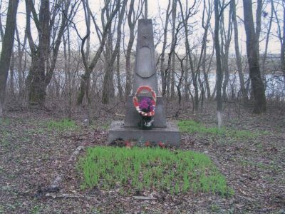 Братская могила мирных жителей, расстрелянных фашистскими оккупантами