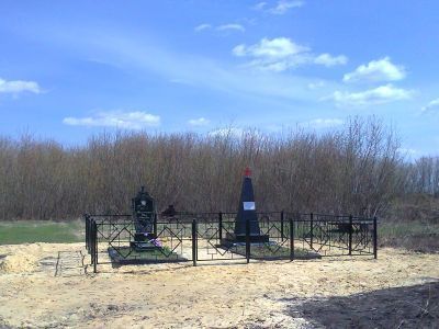 Братская могила советских воинов, погибших в боях с фашистскими захватчиками