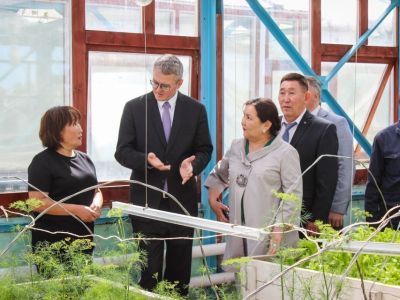 Владимир Солодов посетил объекты села Улахан-Аан Хангаласского улуса