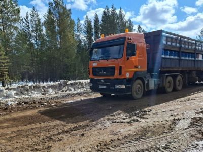 Грузовики затруднили проезд по автодорогам в Якутии
