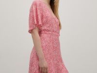 Платье с v-образным вырезом