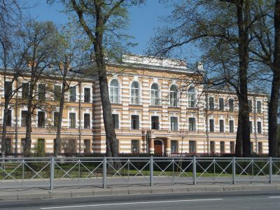 Мужская гимназия с садом и оградой